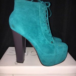 Heel Lace Booties